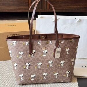 Coach CBJ89 Snoopy Print Signature Canvas Tote